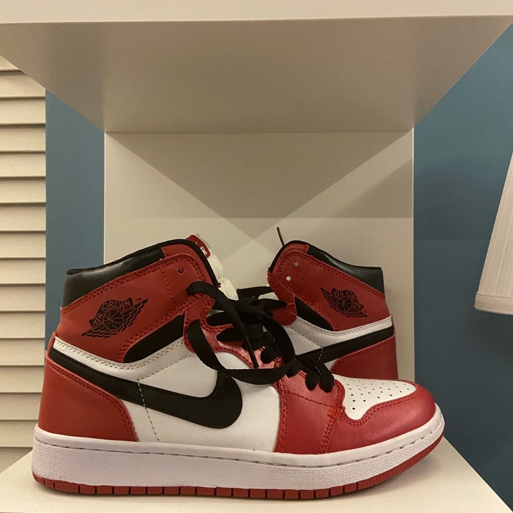 Air Jordan 1 “Chicago” Size 8